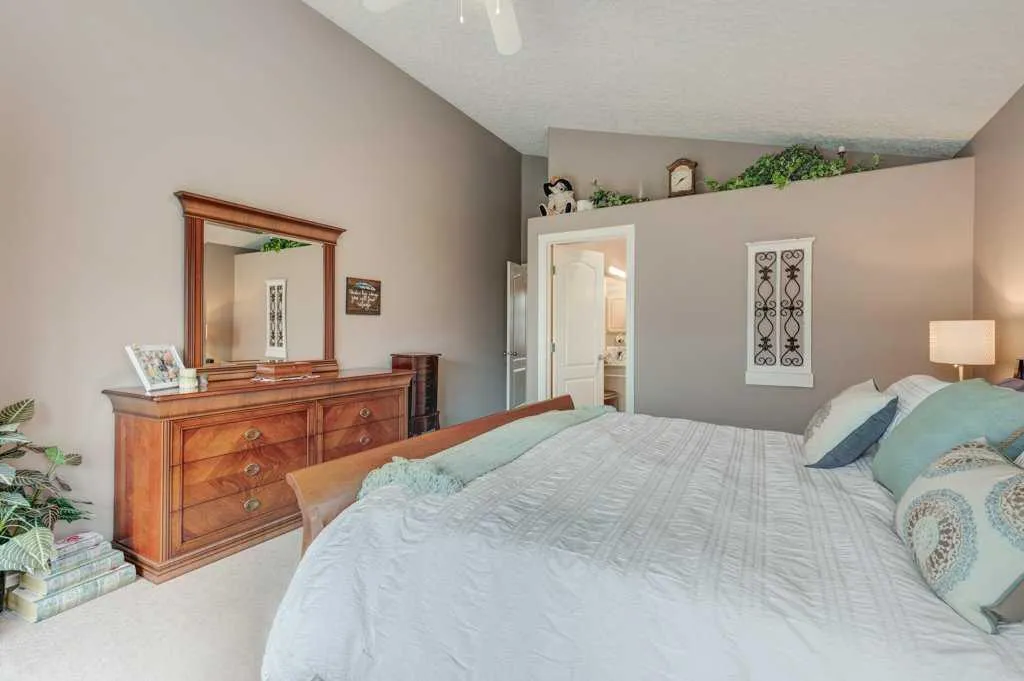 214 Douglas Glen Gardens SE