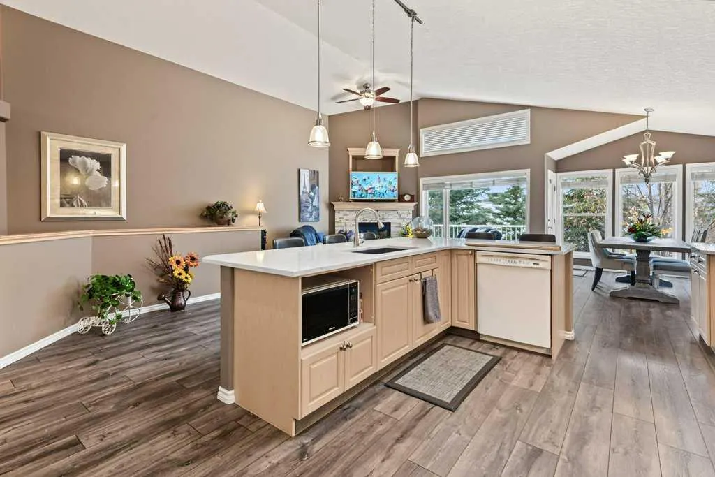 214 Douglas Glen Gardens SE