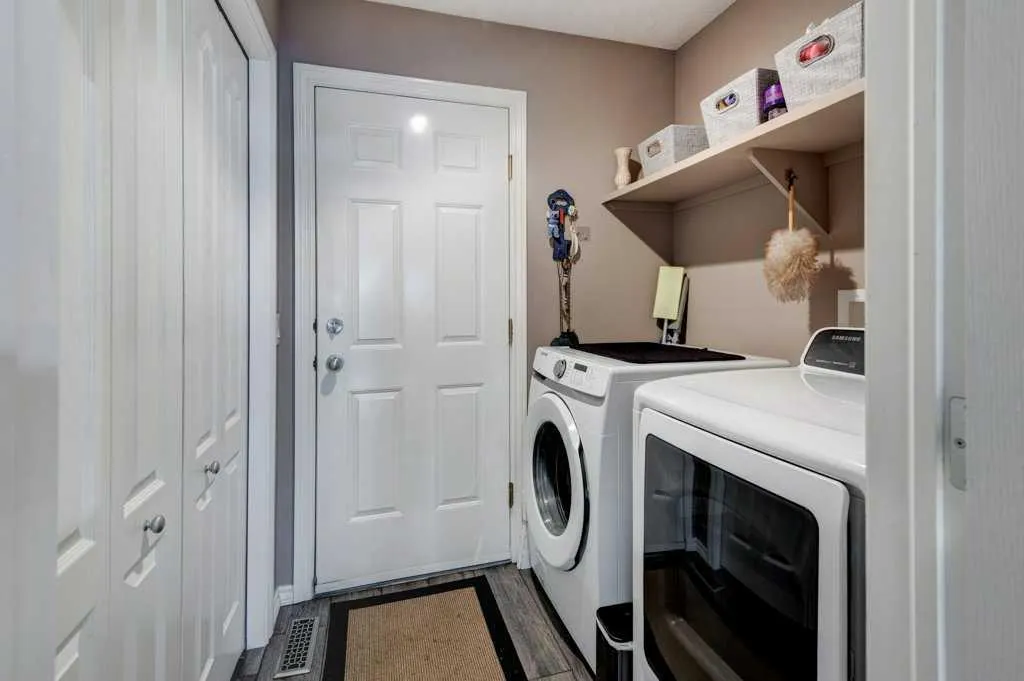 214 Douglas Glen Gardens SE