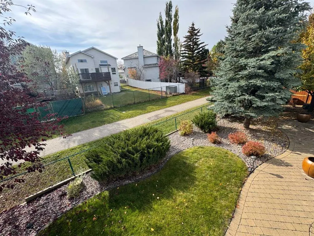 214 Douglas Glen Gardens SE