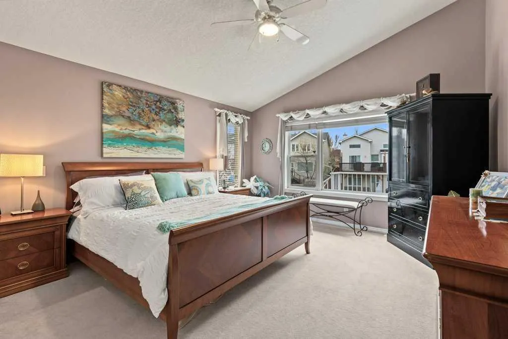 214 Douglas Glen Gardens SE