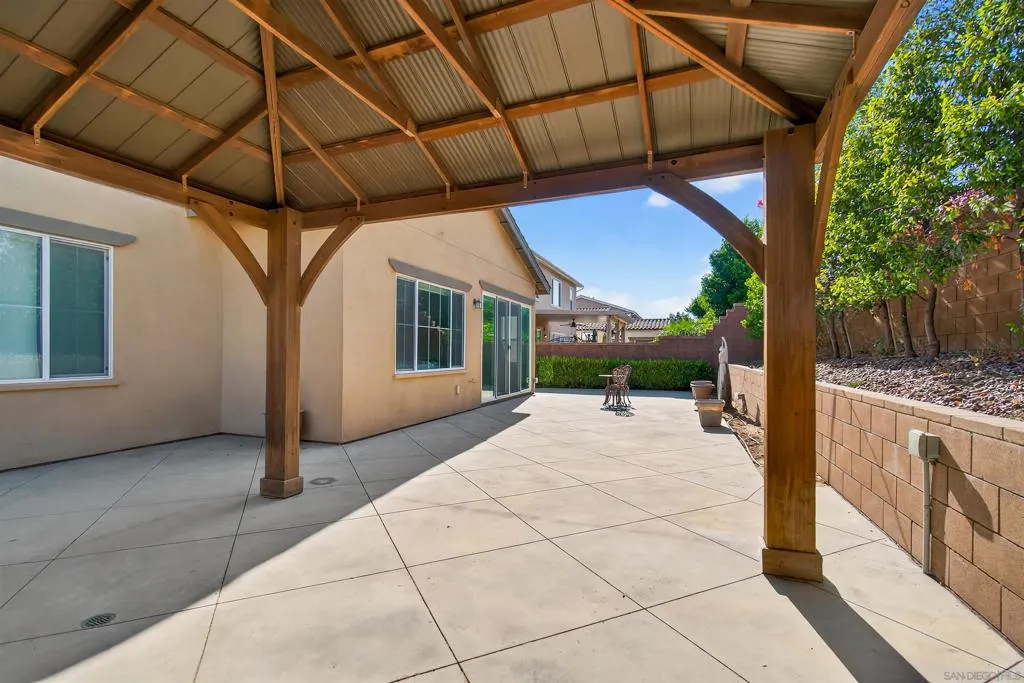 4077 E Groveland Dr