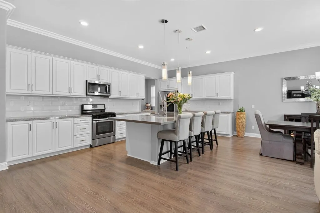 4077 E Groveland Dr