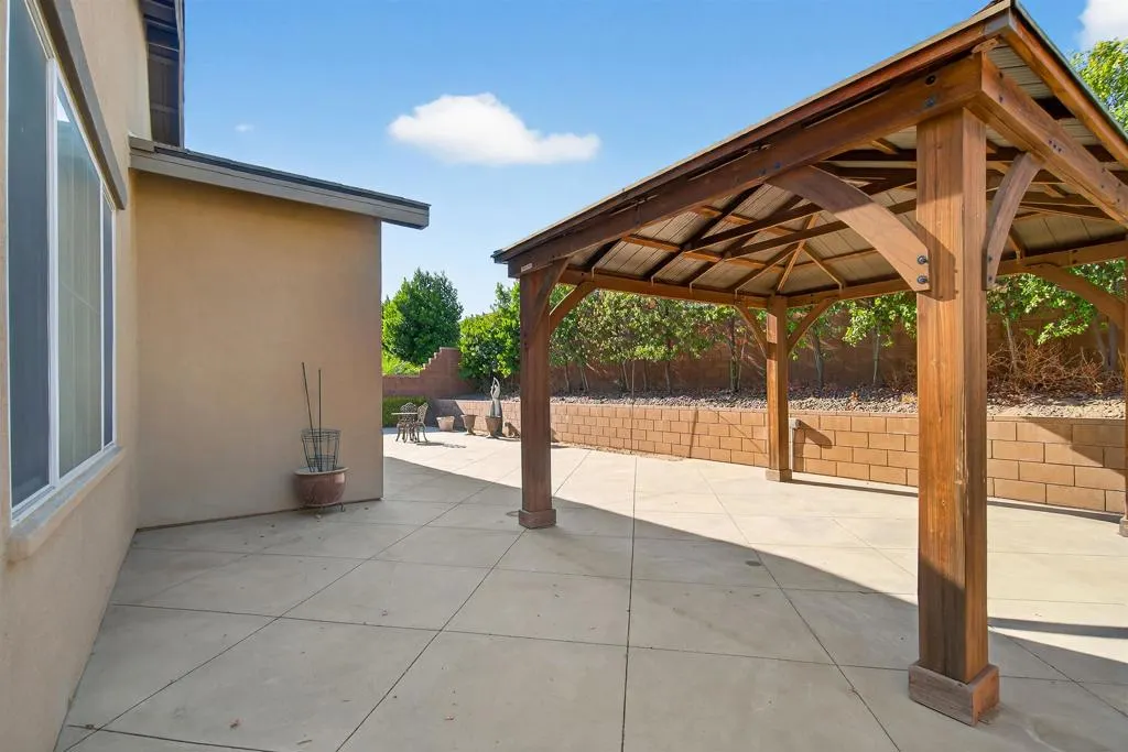 4077 E Groveland Dr