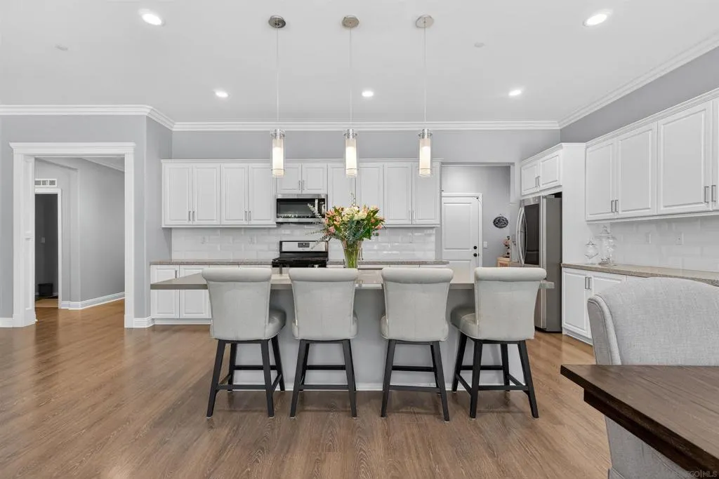 4077 E Groveland Dr