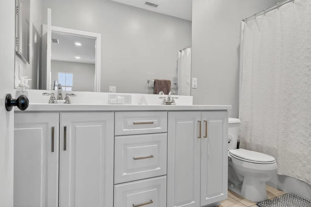 4077 E Groveland Dr