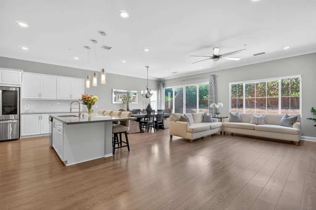 4077 E Groveland Dr