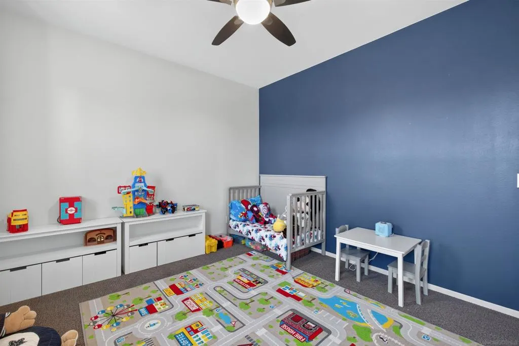 4077 E Groveland Dr