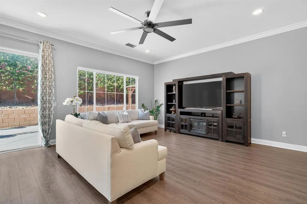 4077 E Groveland Dr