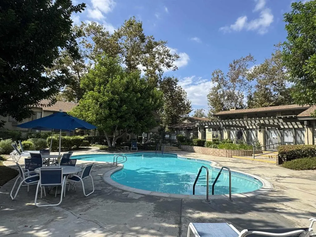 960 E Bonita Ave #52