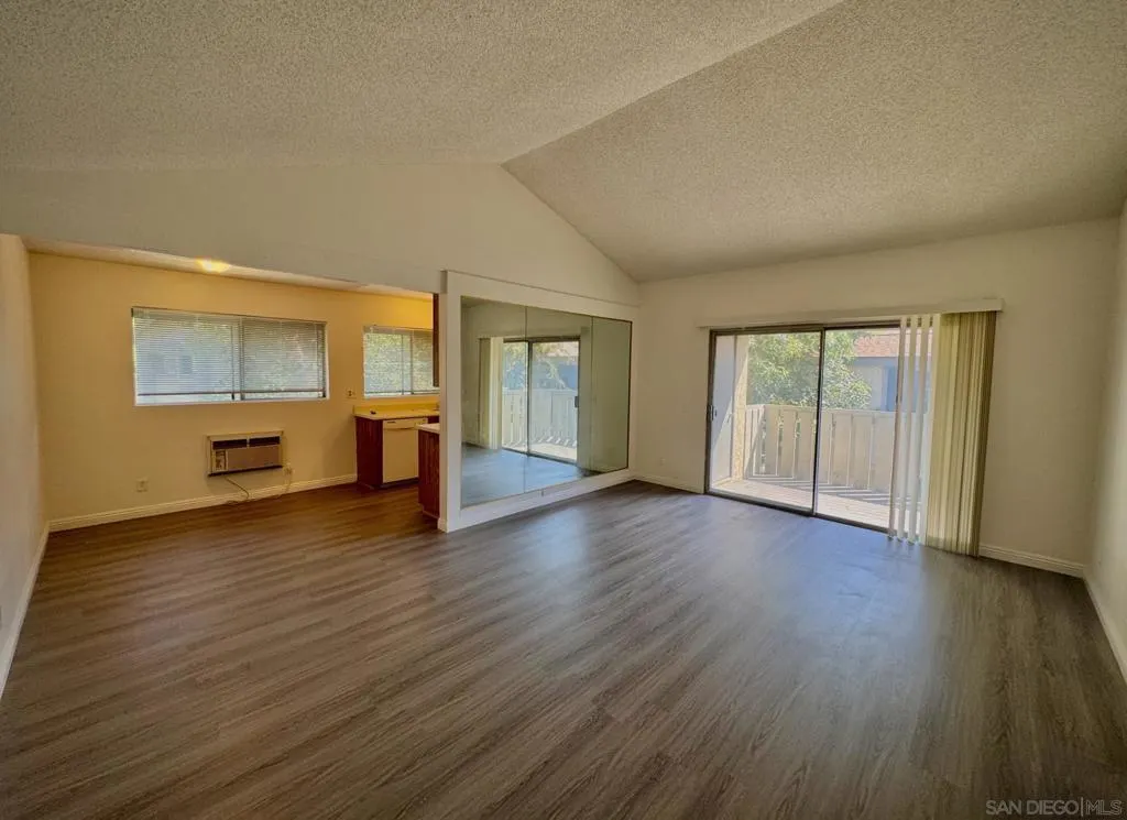 960 E Bonita Ave #52