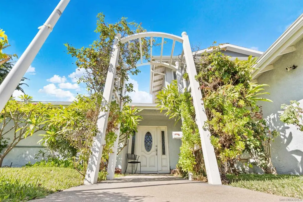 911 Groveton Ave