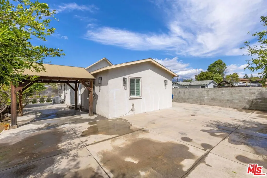 2028 E Cienega Avenue