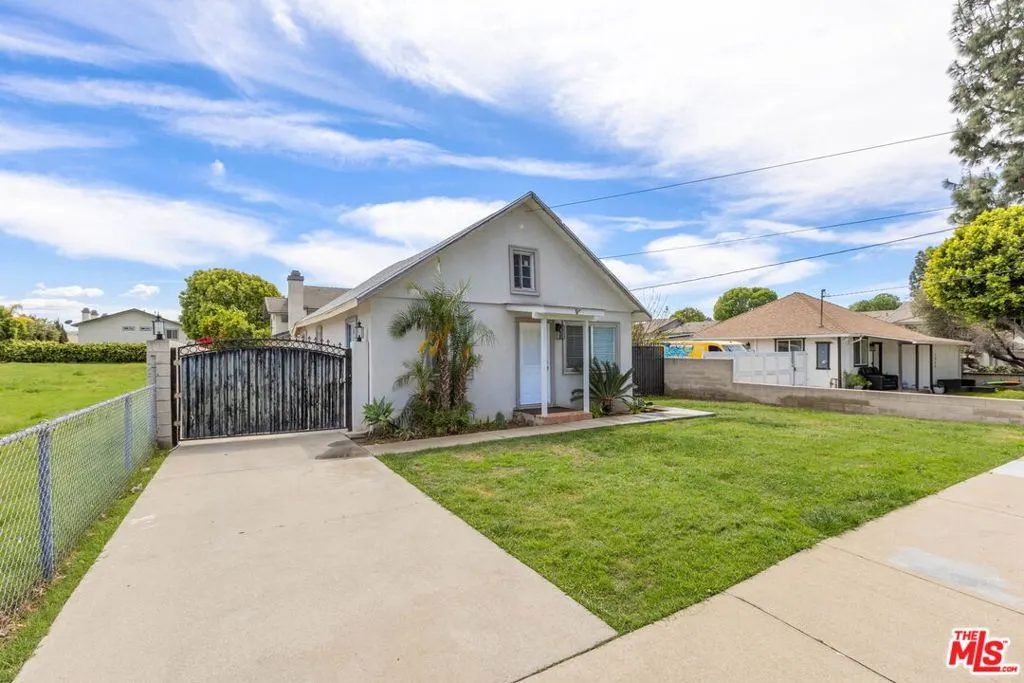 2028 E Cienega Avenue
