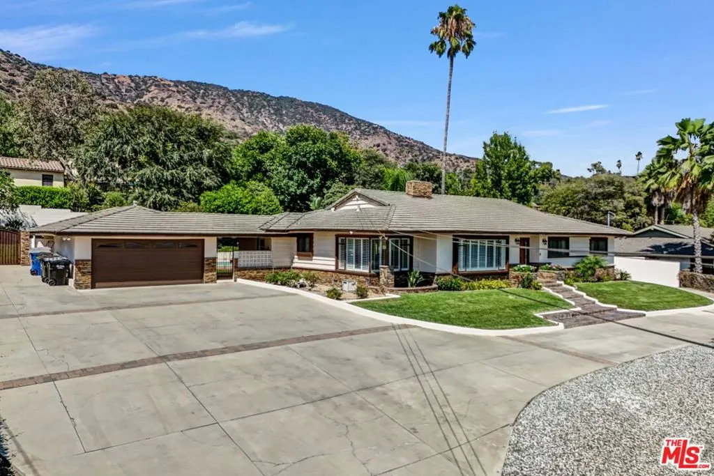 1025 W Sierra Madre Avenue