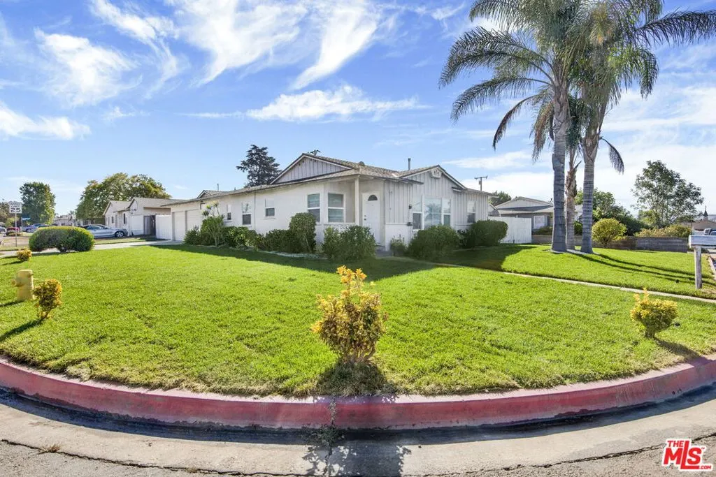 5042 N Glendora Avenue