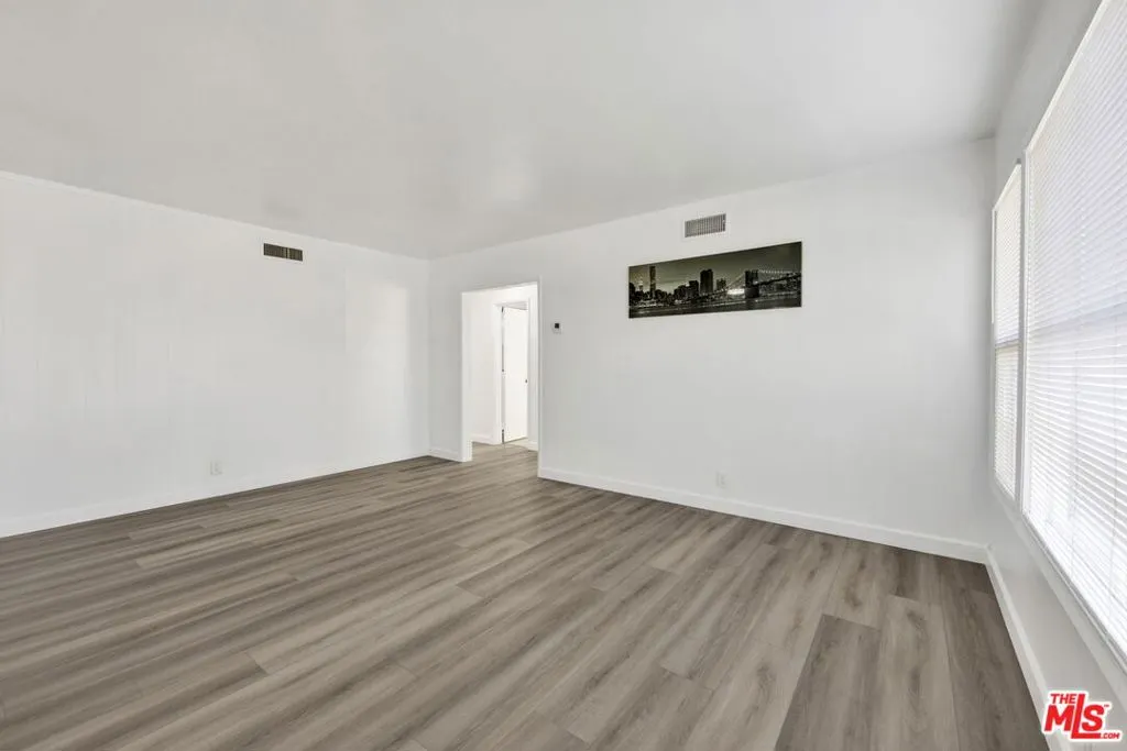 5042 N Glendora Avenue