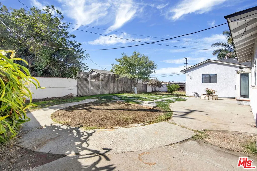 5042 N Glendora Avenue
