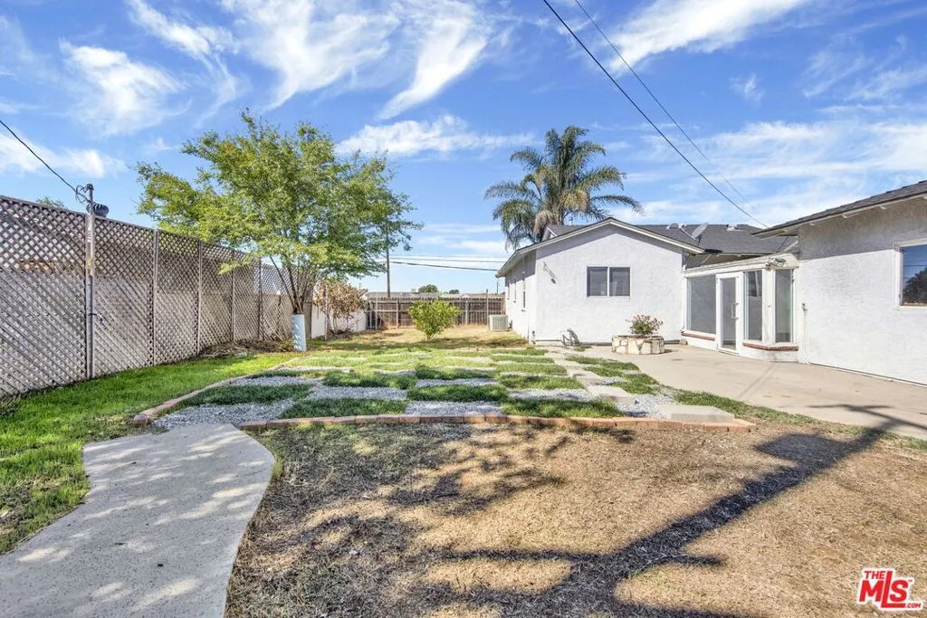5042 N Glendora Avenue