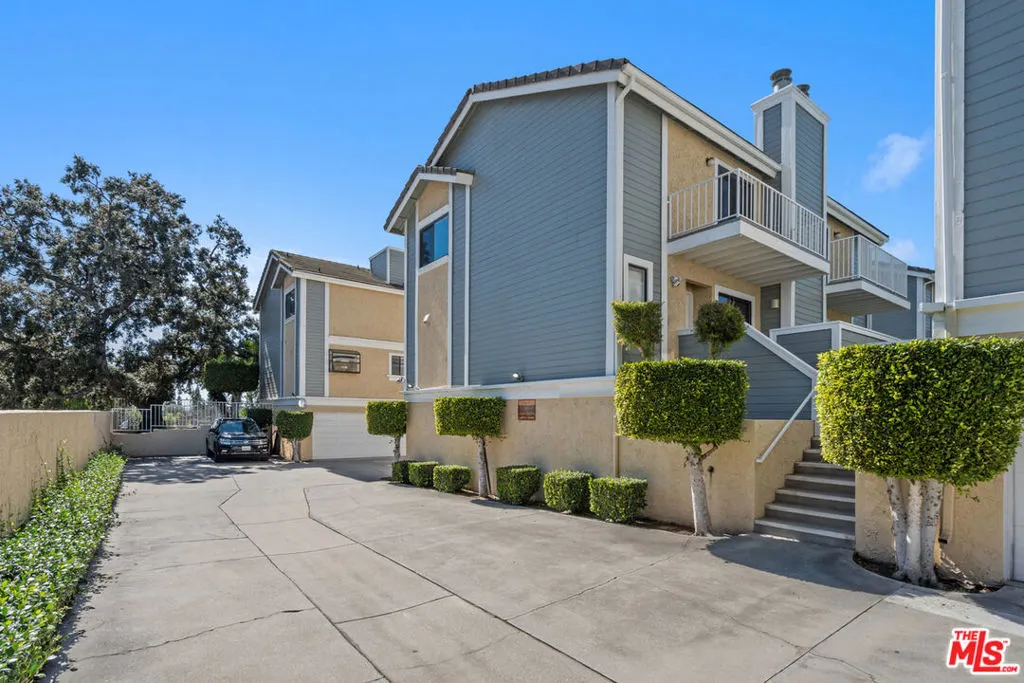 1832 Huntington Drive, #13