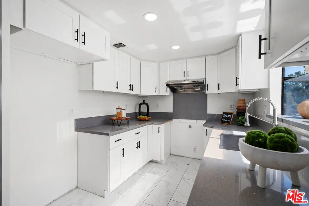 1832 Huntington Drive, #13