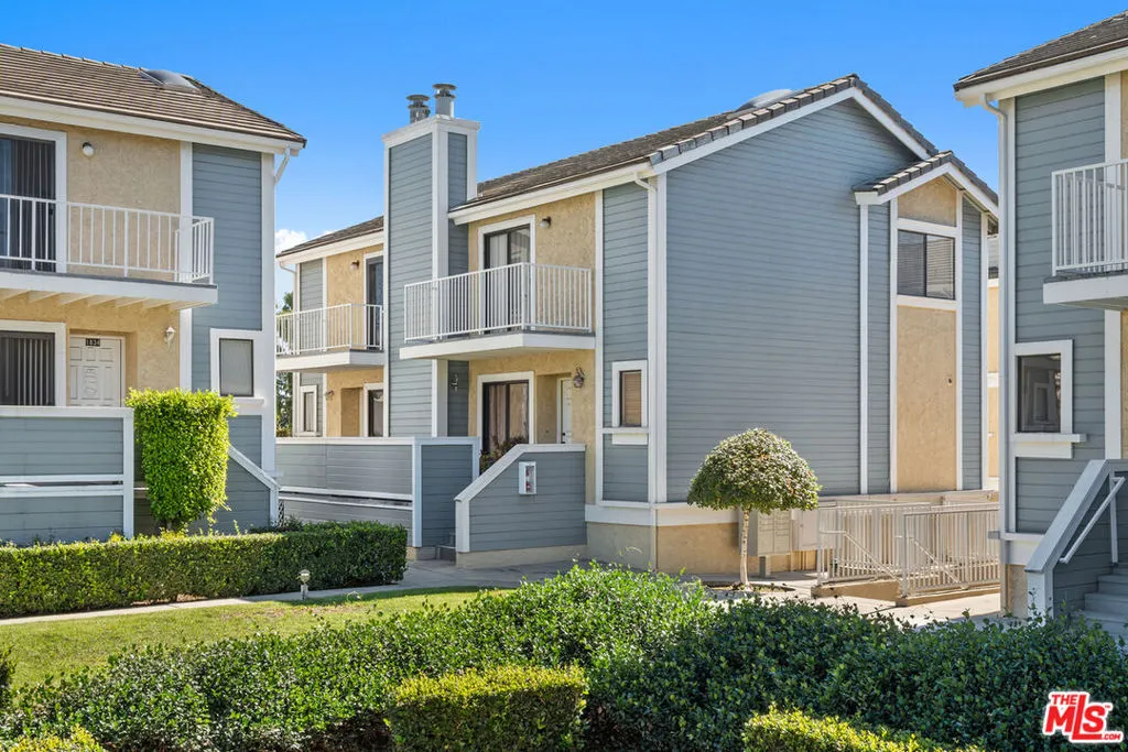 1832 Huntington Drive, #13