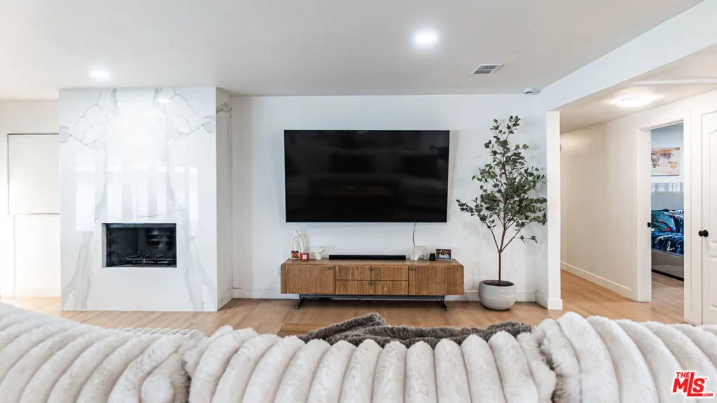 425 Fern Dell Place