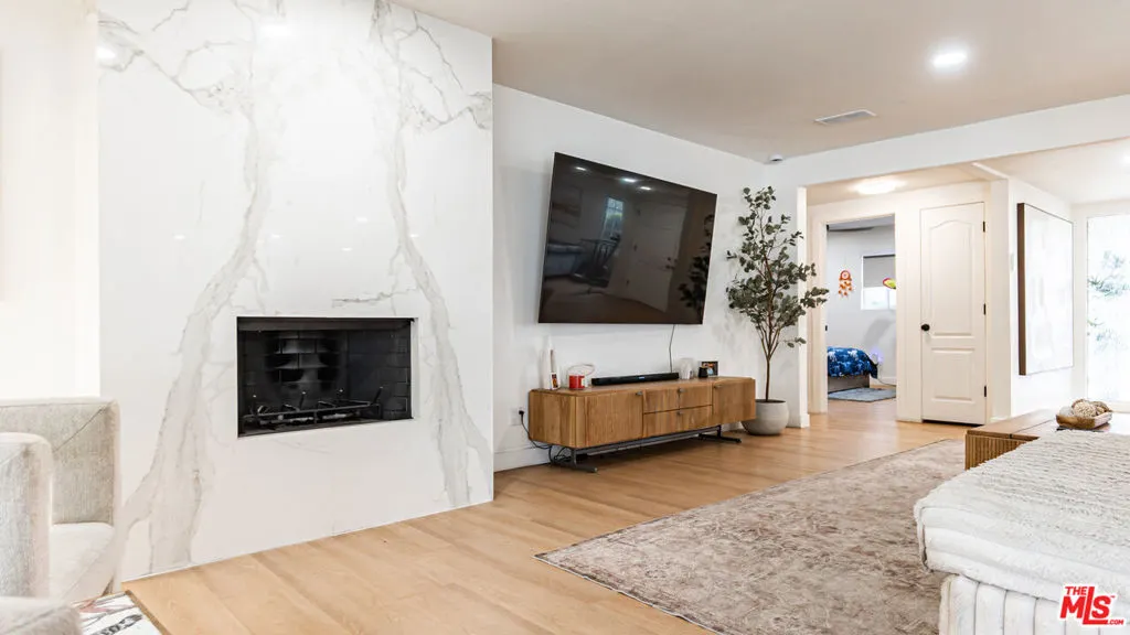 425 Fern Dell Place