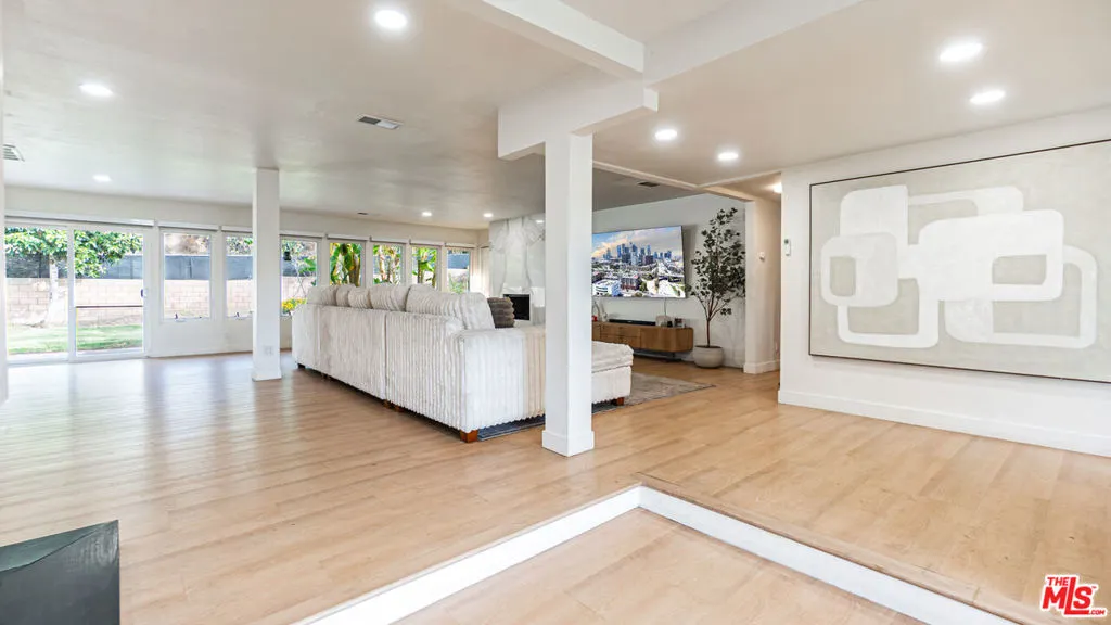 425 Fern Dell Place