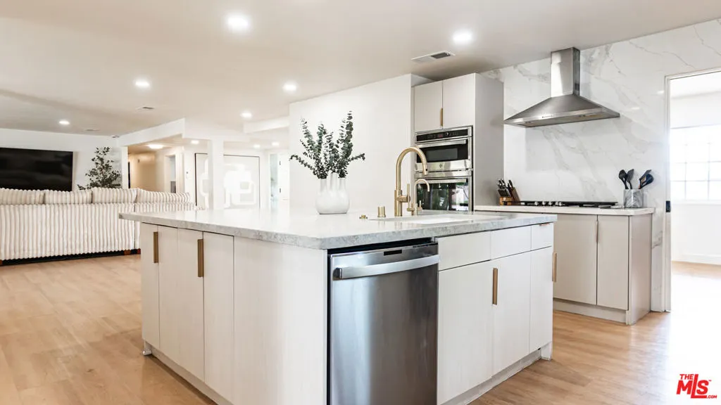 425 Fern Dell Place
