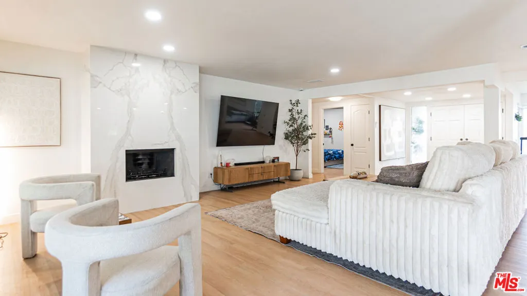 425 Fern Dell Place