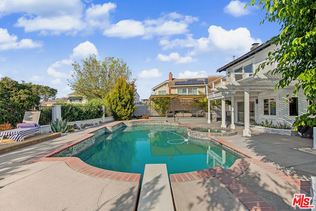1515 Sunbluff Drive