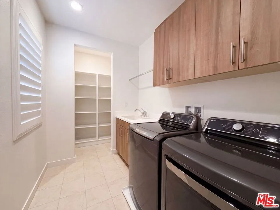 627 E Orange Blossom Way
