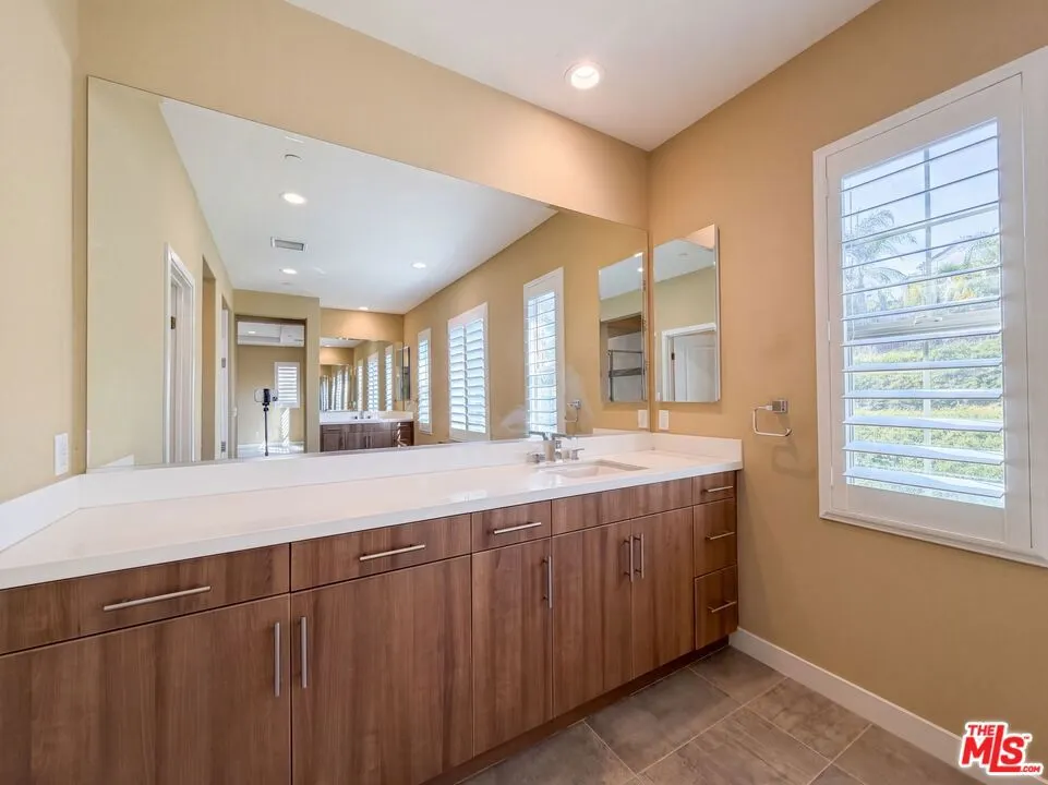 627 E Orange Blossom Way