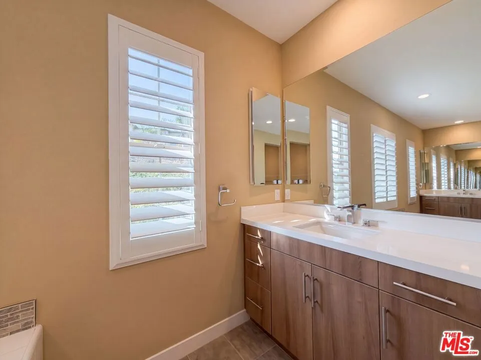 627 E Orange Blossom Way