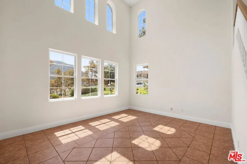 11 Turning Leaf Way