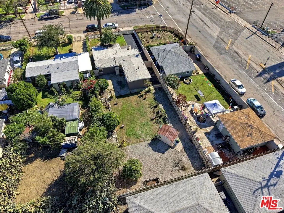 105 N Dalton Avenue