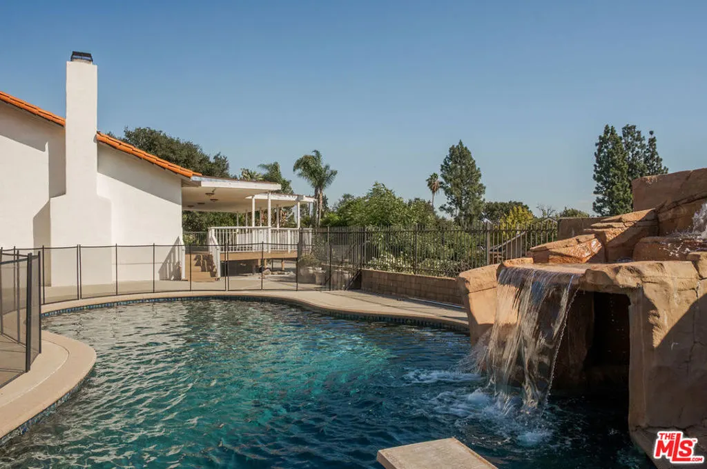 1006 W Milton Drive