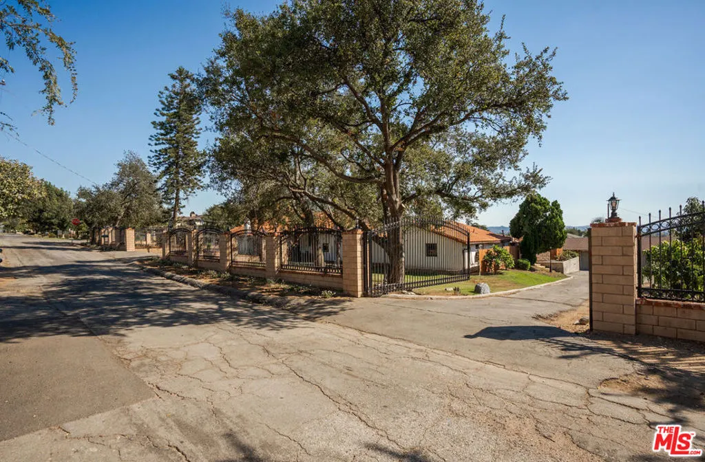 1006 W Milton Drive