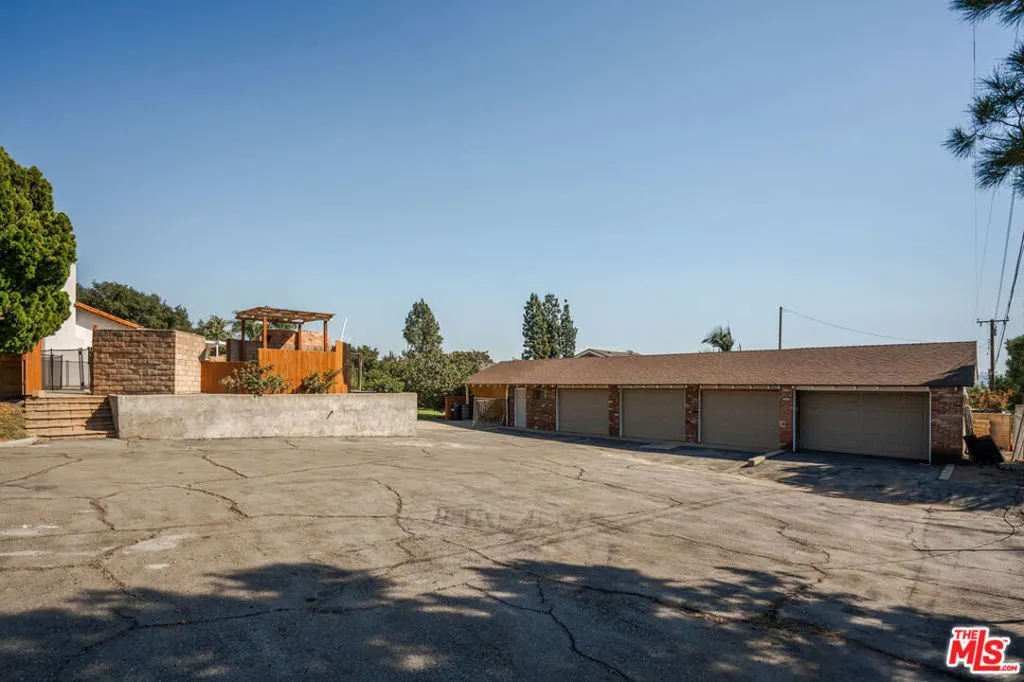 1006 W Milton Drive