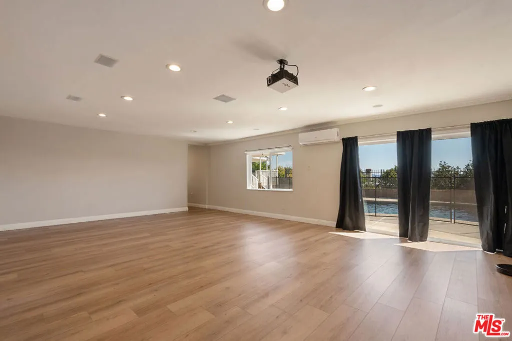 1006 W Milton Drive
