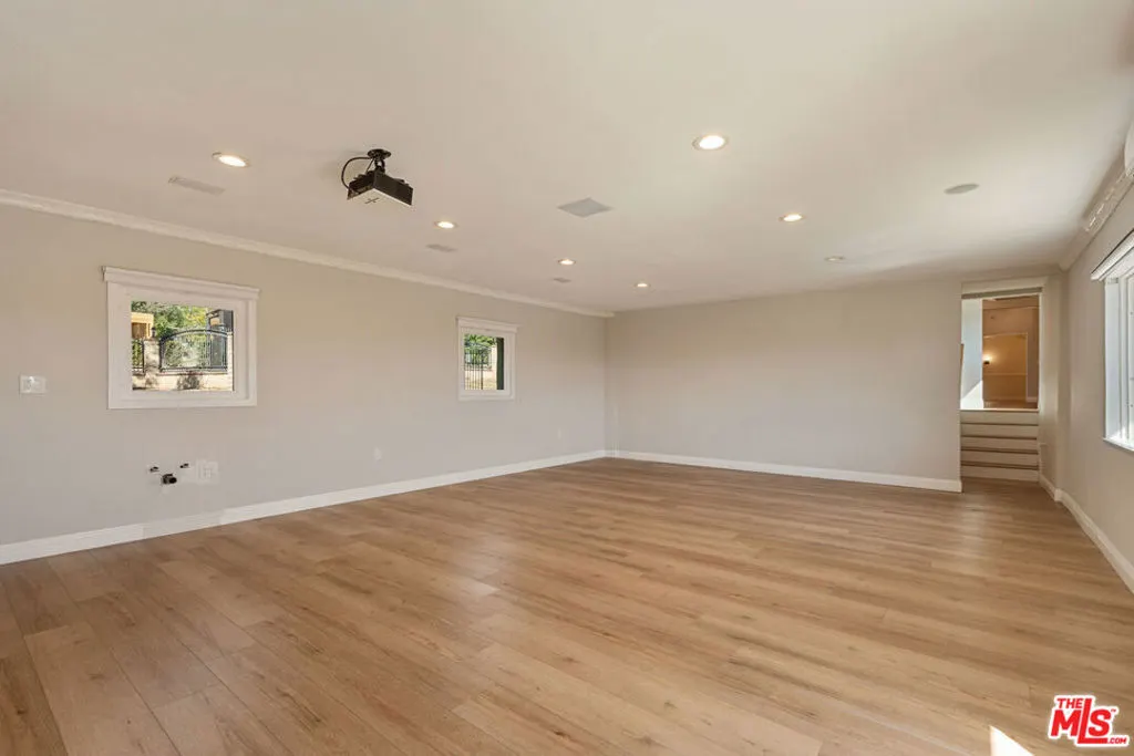1006 W Milton Drive