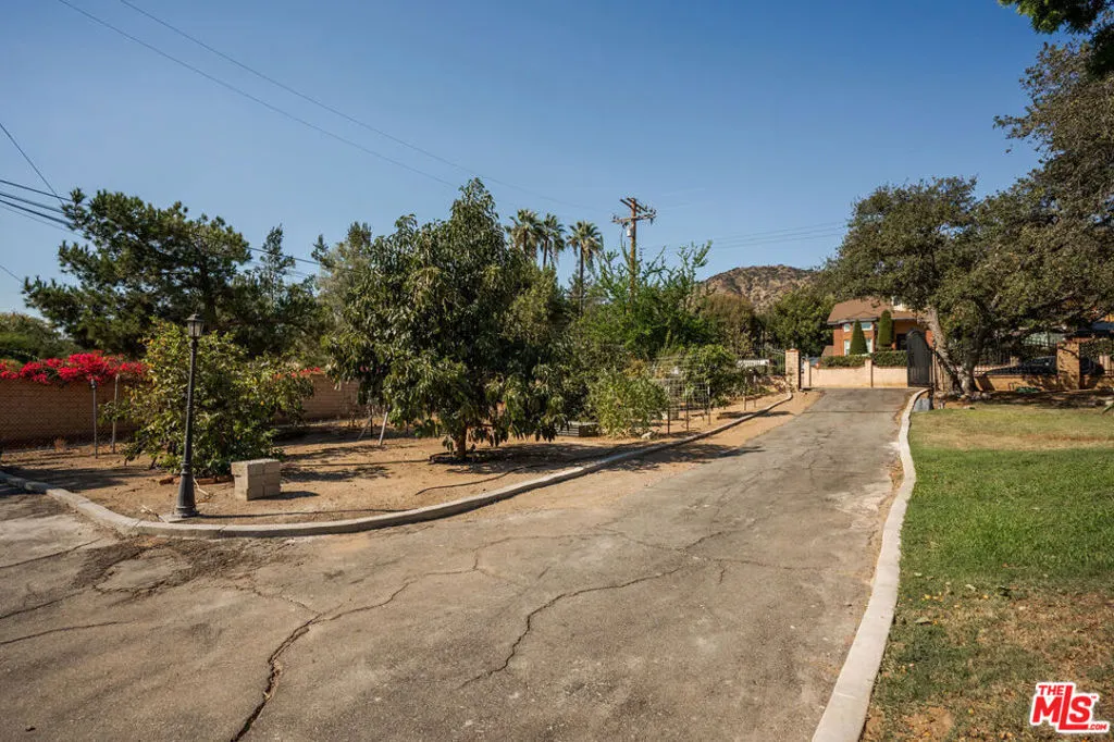 1006 W Milton Drive