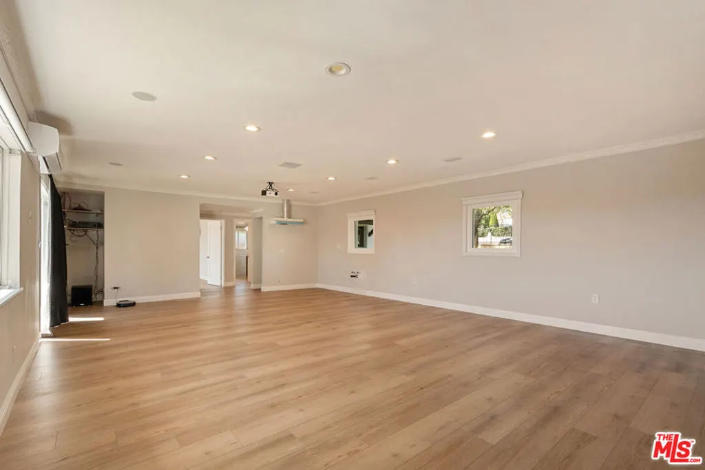1006 W Milton Drive