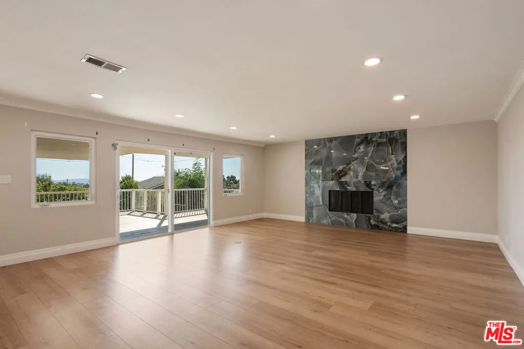 1006 W Milton Drive
