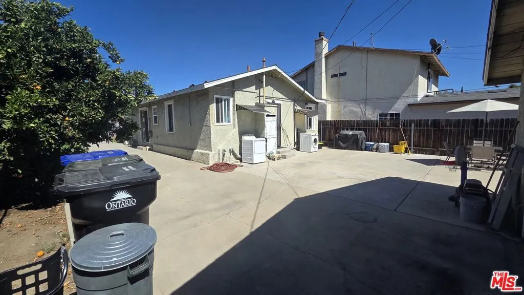 966 E Elma Street