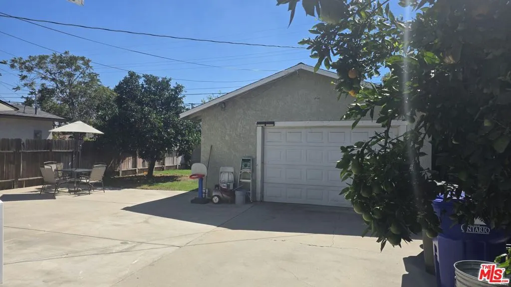 966 E Elma Street