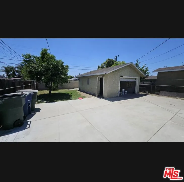 966 E Elma Street