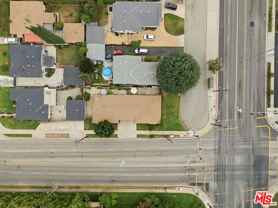 110 N Barranca Avenue