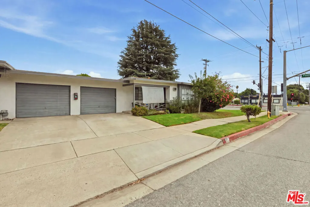 110 N Barranca Avenue